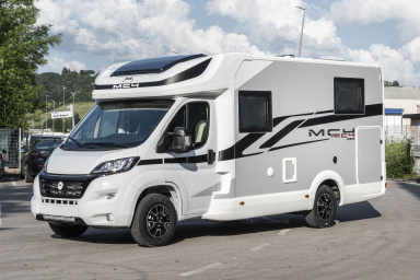 McLouis MC4 239 Autocaravana perfilada con 4 plazas para viajar y 3 para dormir